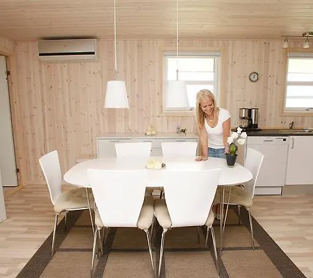 Four-bedroom Holiday In 3